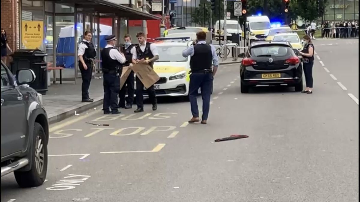 Stabbing woolwich knife stabbings crime teenage stabbed knives cordon remains